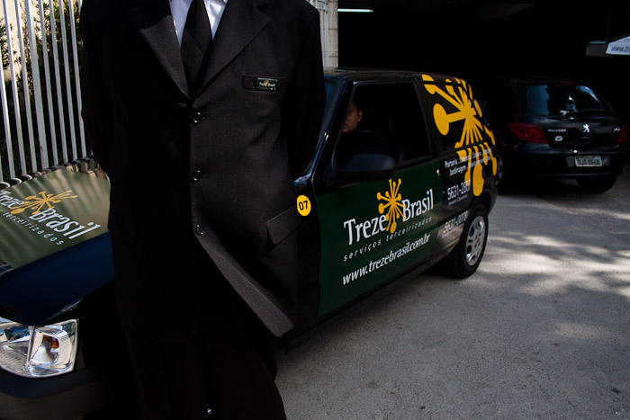 Os serviços de portaria desempenham um papel fundamental na gestão eficiente e segura de condomínios residenciais. No coração de qualquer comunidade residencial, a equipe de portaria não apenas recebe os moradores e visitantes, mas também desempenha um papel crucial na segurança e no bem-estar de todos os envolvidos.